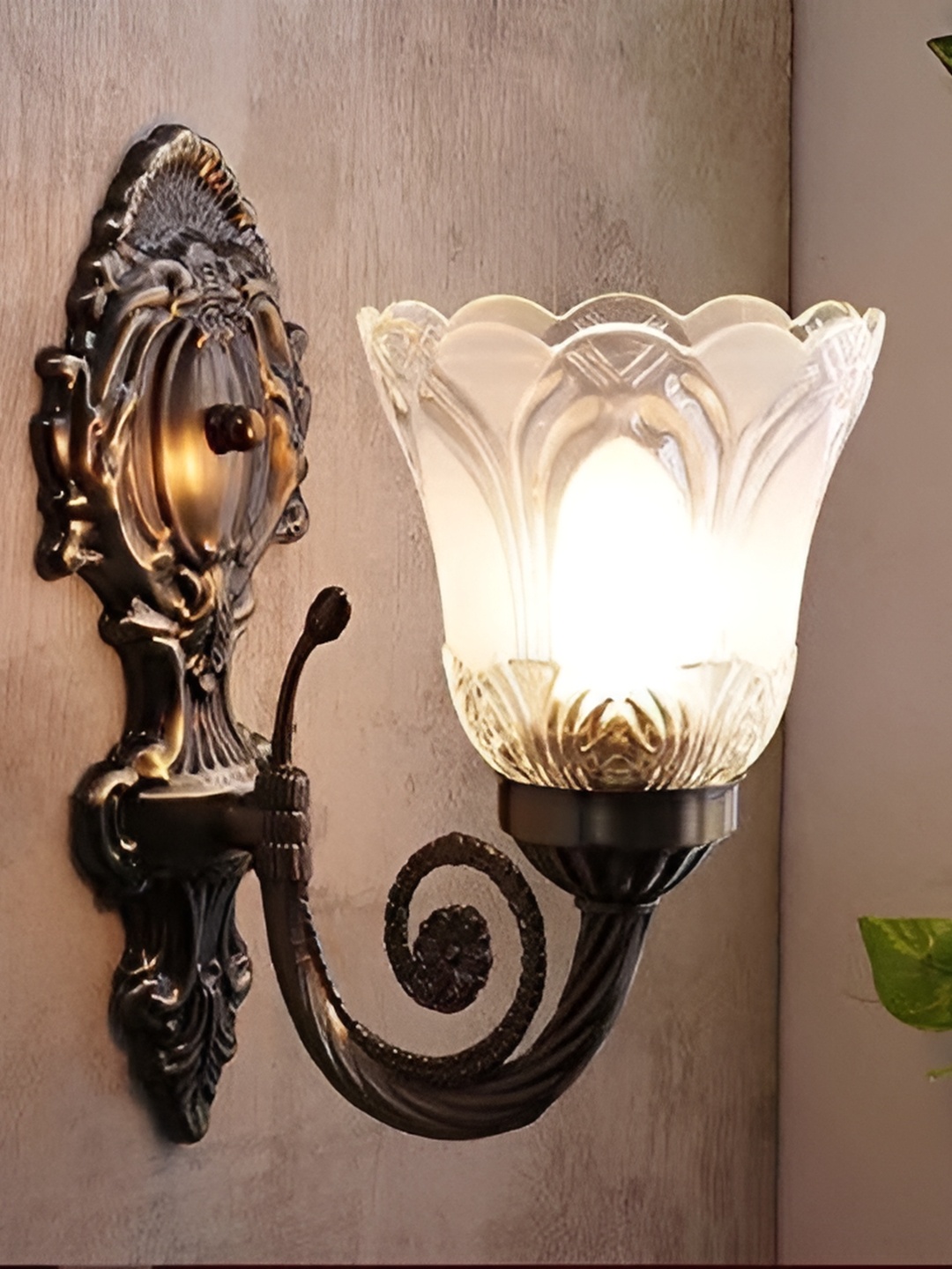 

DENICRAAS Gold-Toned & White Textured Metal Contemporary Frustum Shaped Wall Lamp