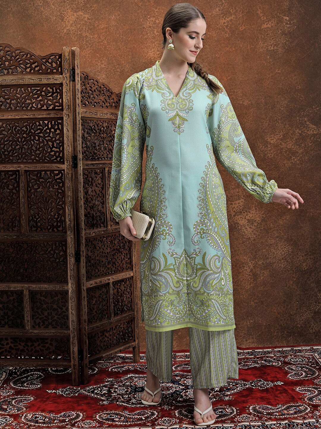 

Vishudh V-Neck Ethnic Motifs Printed Straight Kurta with Palazzos, Green
