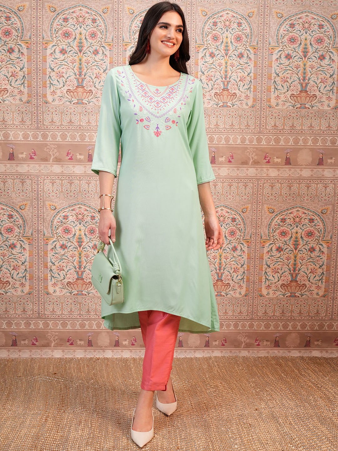 

Vishudh Green Ethnic Motifs Embroidered Straight Kurta