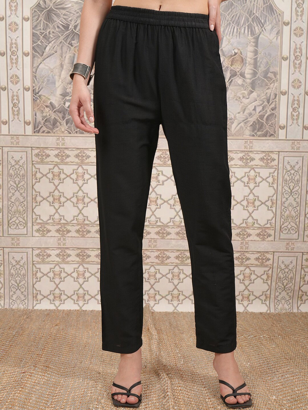 

Vishudh Women Mid-Rise Pleated Trousers, Black