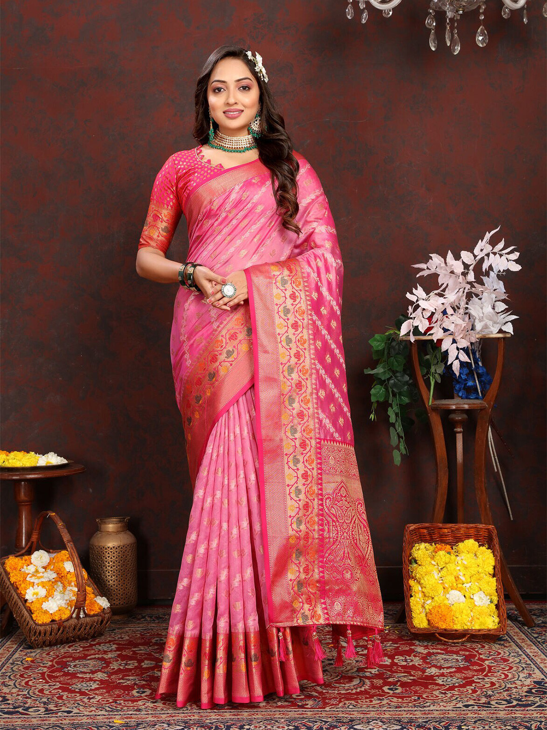 

CATCHY FOREVER Floral Woven Design Zari Banarasi Saree, Pink