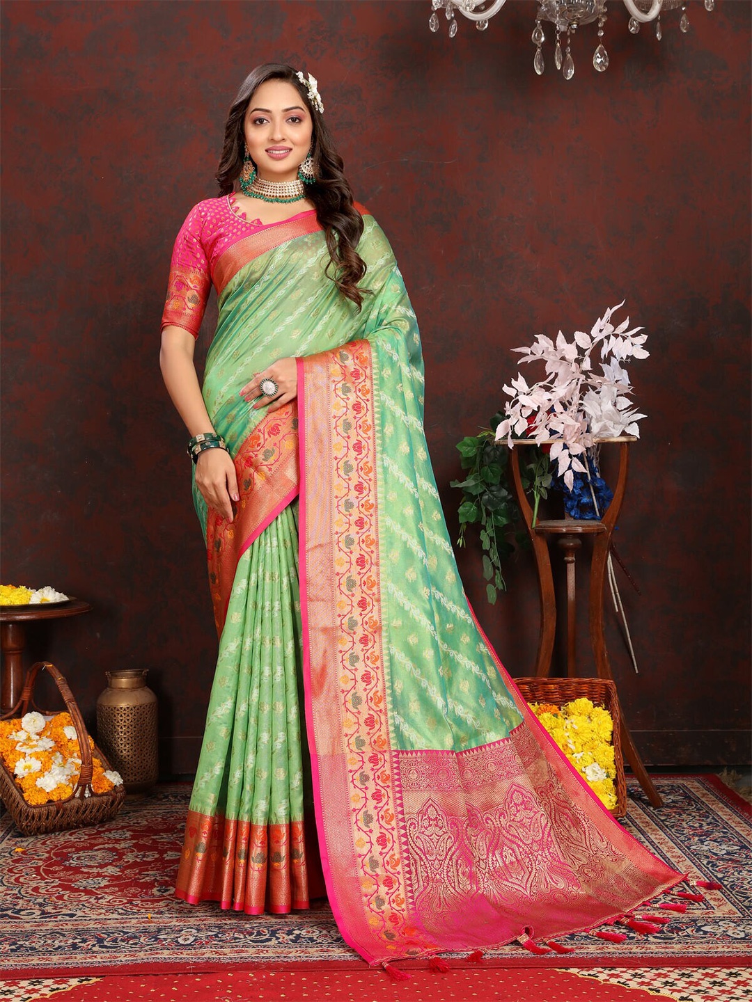 

CATCHY FOREVER Floral Woven Design Zari Banarasi Saree, Green