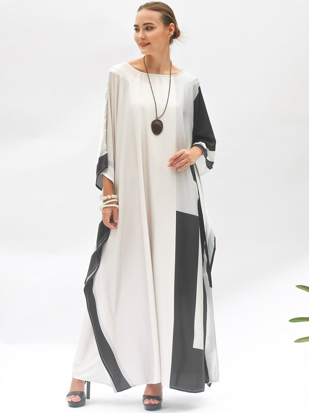 

UMANTA Boat Neck Satin Dress, Off white