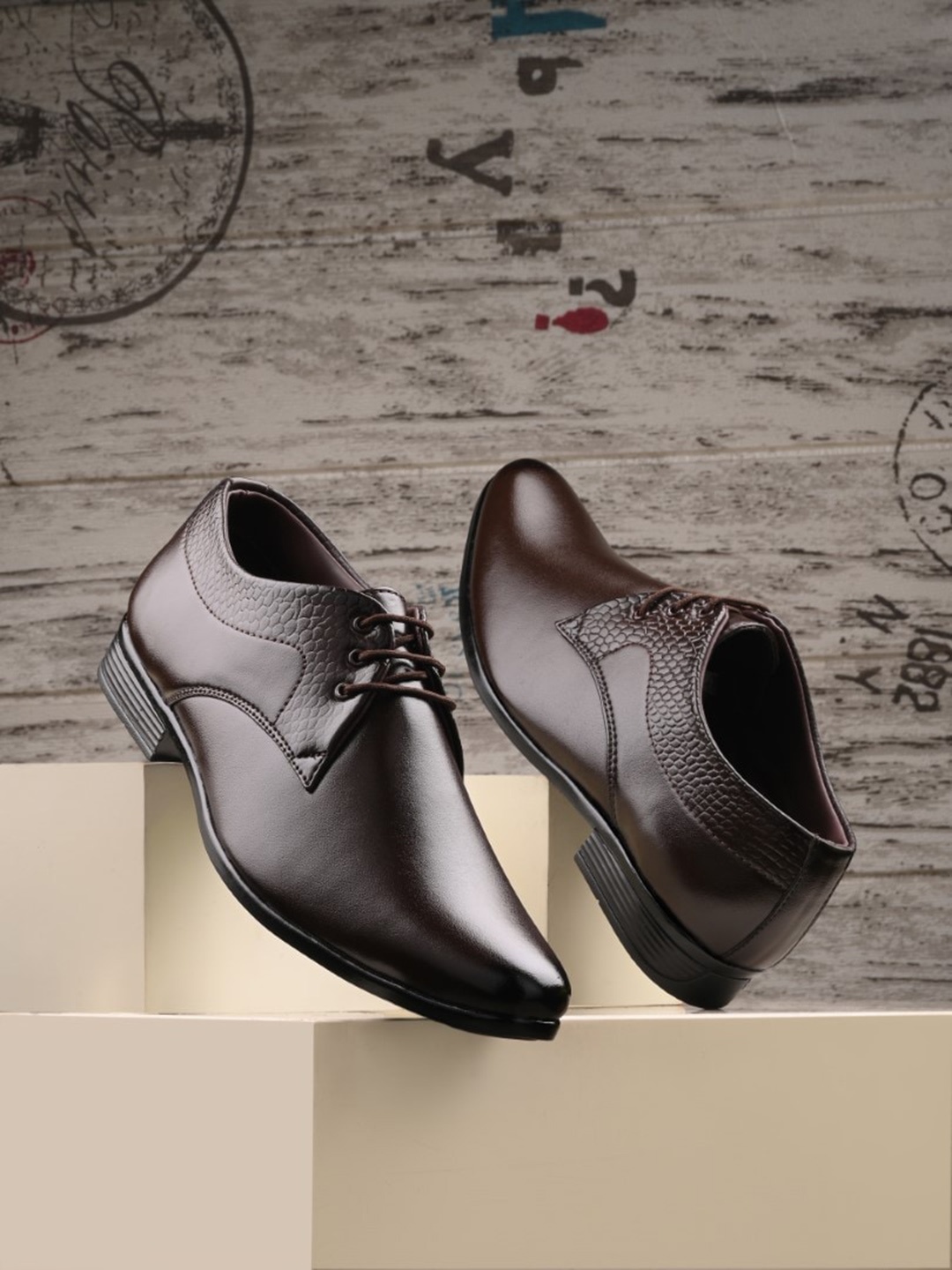 

Rising Wolf Men Textured Round Toe Formal Derbys, Brown