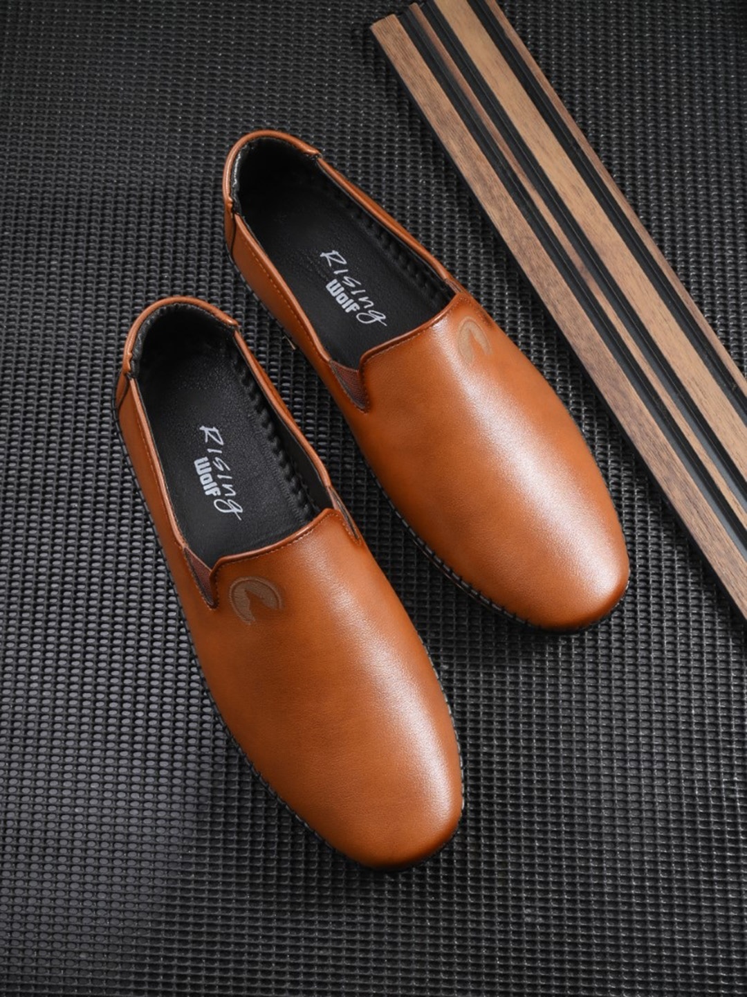 

Rising Wolf Men Round Toe Formal Slip-On Shoes, Tan