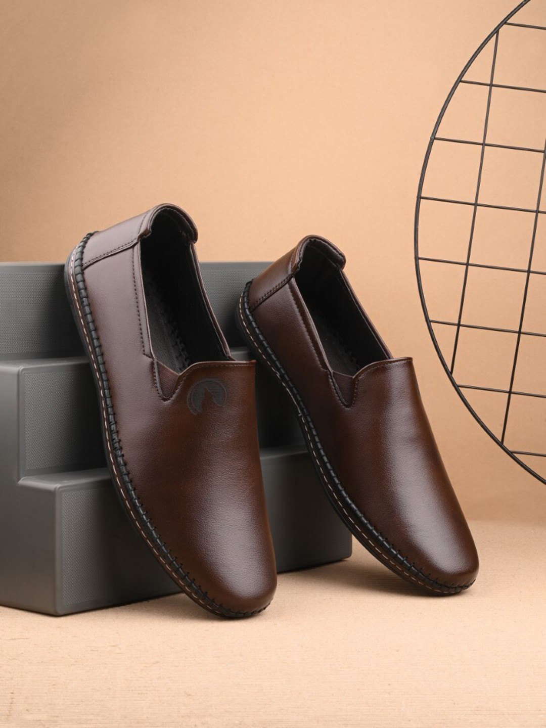 

Rising Wolf Men Round Toe Formal Slip-On Shoes, Brown