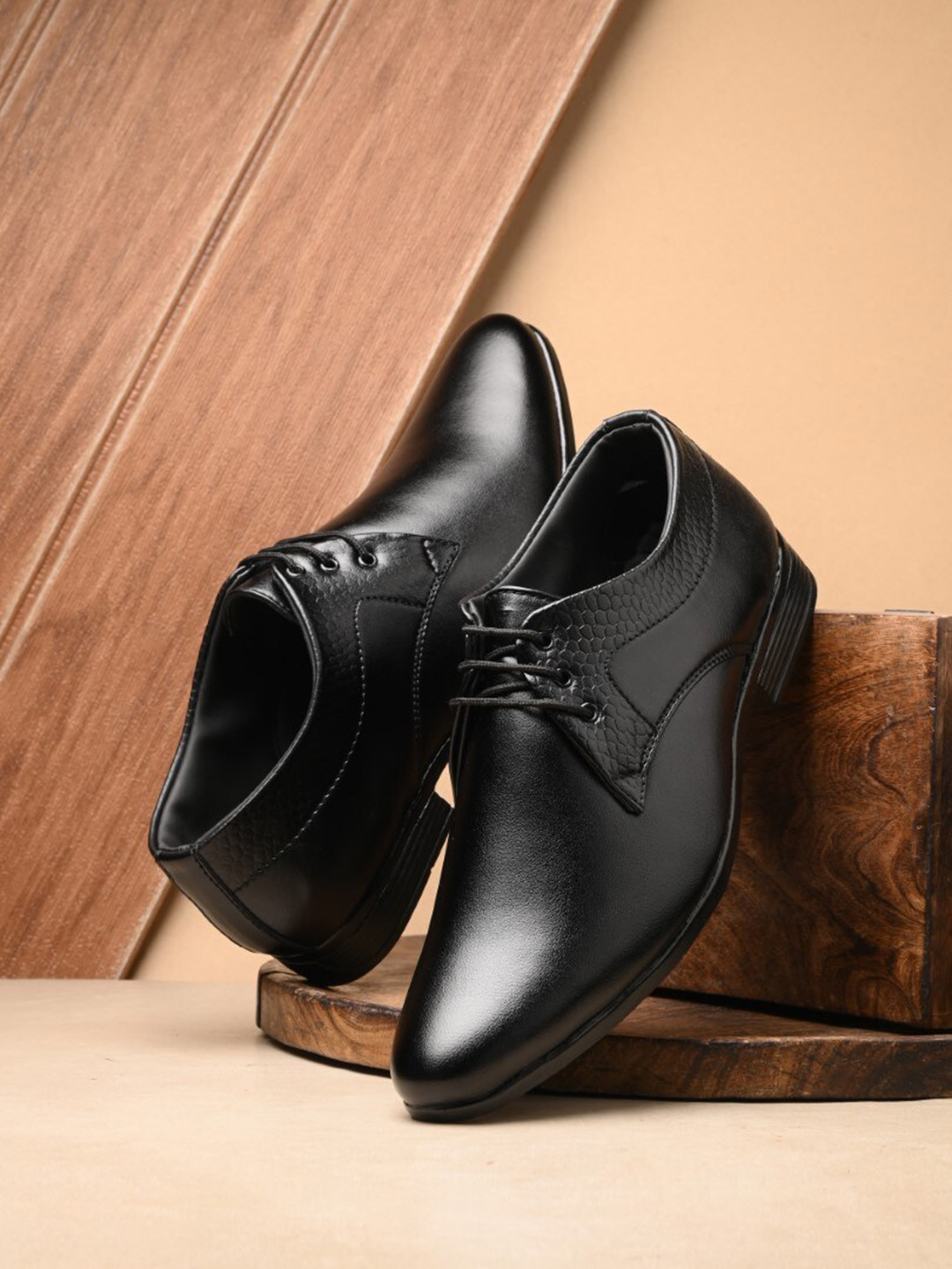 

Rising Wolf Men Textured Round Toe Formal Derbys, Black