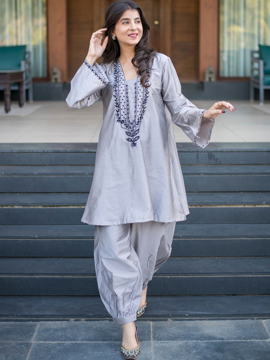 

Label Shaurya Sanadhya Floral Embroidered Thread Work Straight Kurta With Salwar, Grey