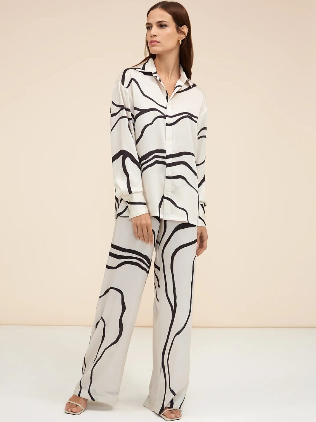 

UMANTA Abstract Printed Shirt With Trousers, Black
