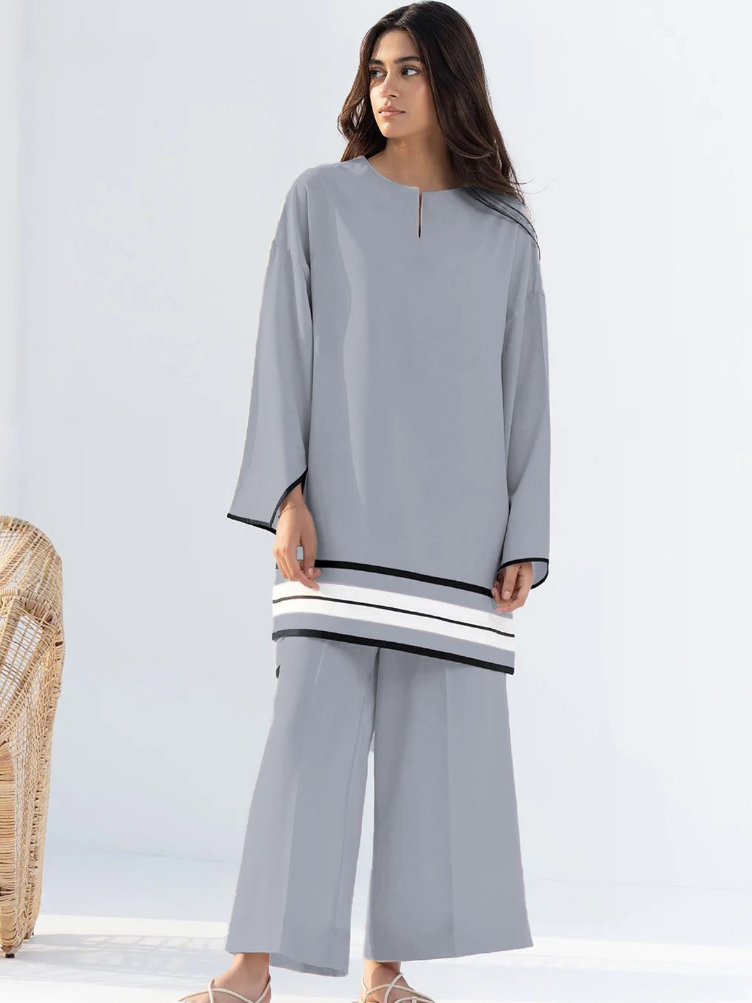 

UMANTA Long Sleeves Top With Trousers, Grey
