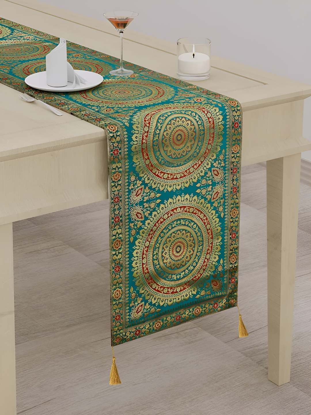 

E-Ezra Green & Red Printed Table Runner