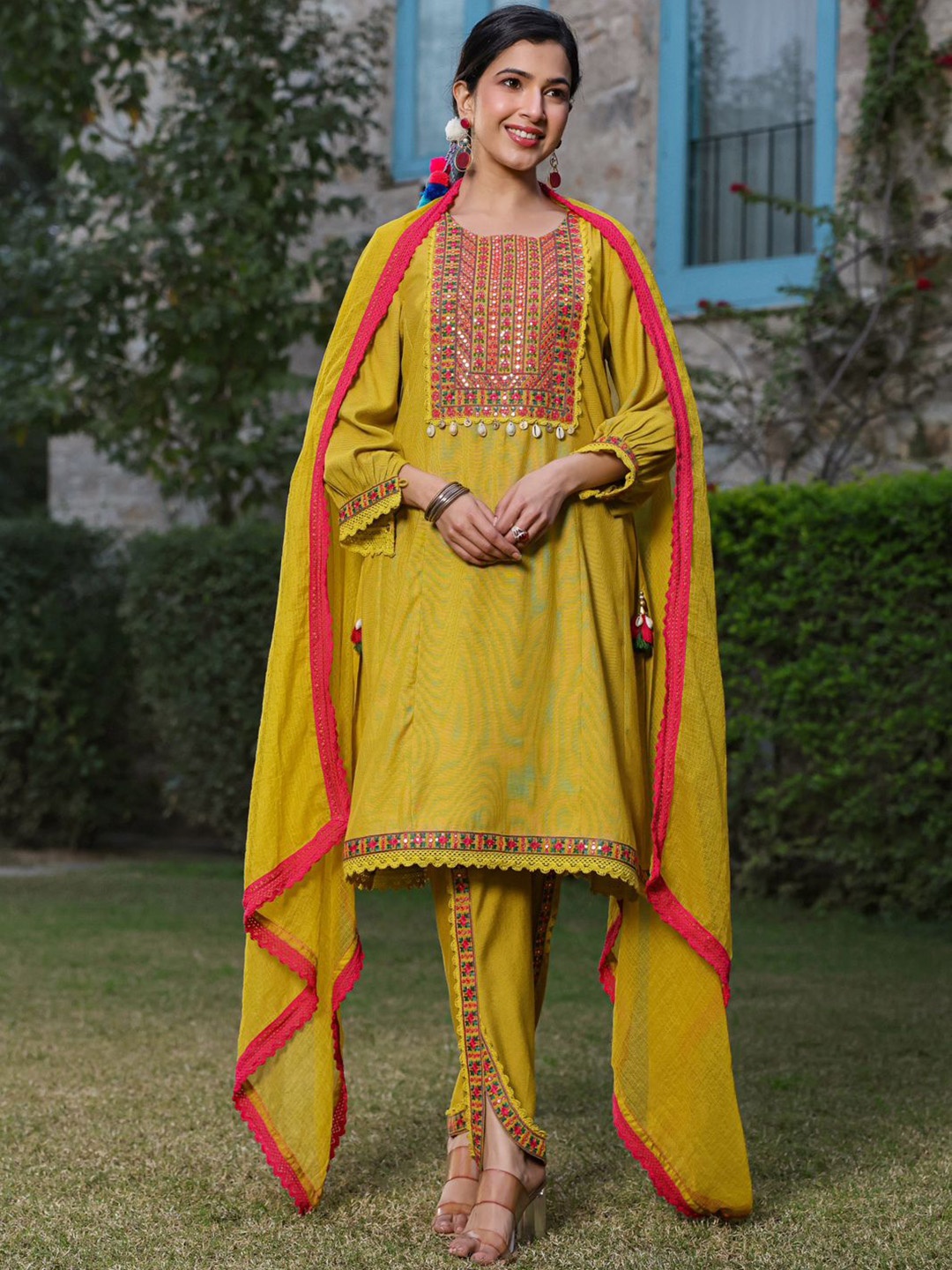 

AUTUMN LANE Embroidered Regular Kurta With Trousers & Dupatta, Yellow