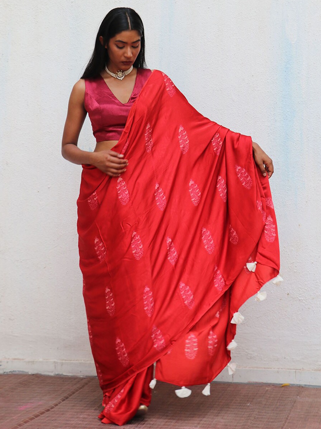 

Chidiyaa Floral Printed Pure Silk Block Print Saree, Red