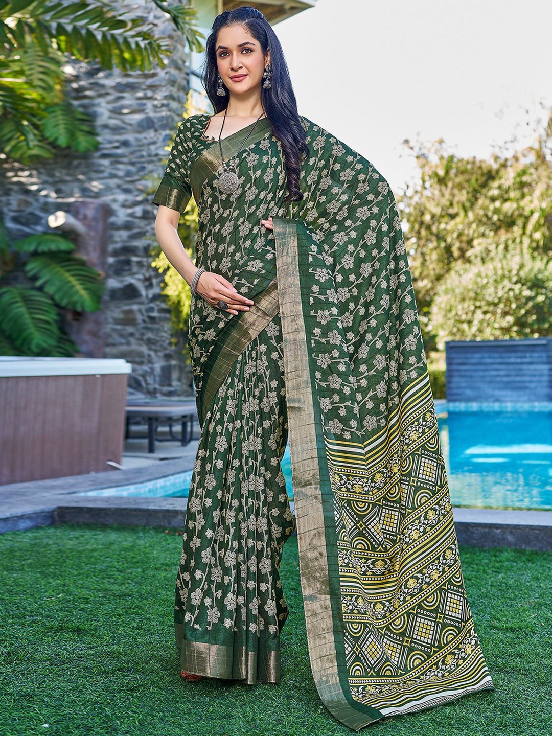 

Mitera Floral Printed Zari Kanjeevaram Saree, Green