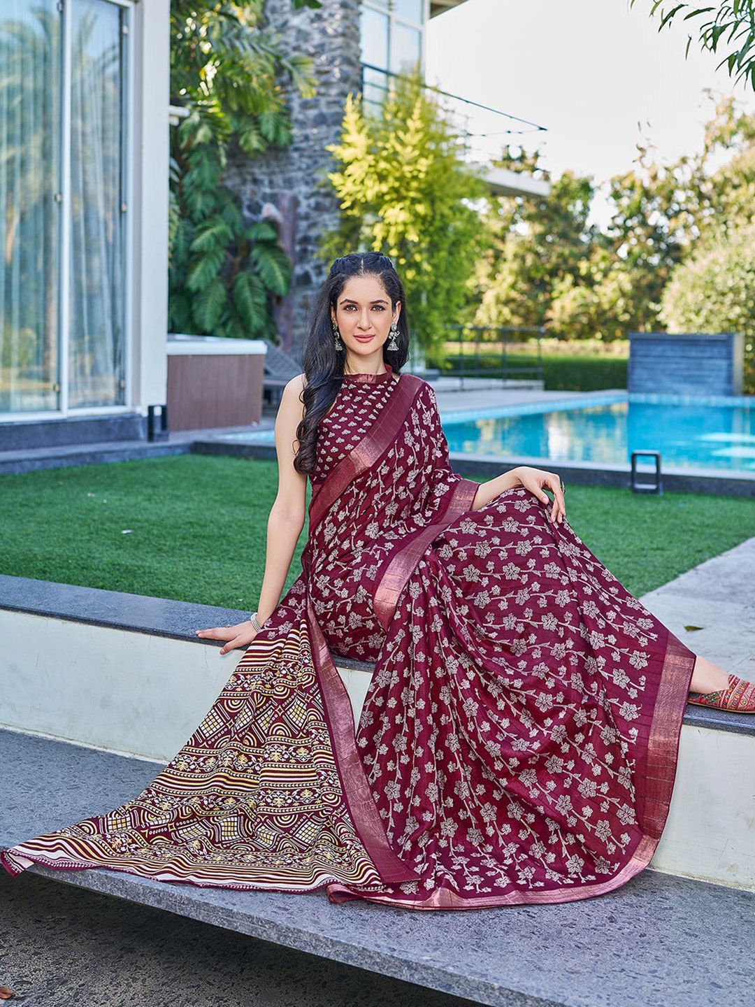 

Mitera Floral Printed Zari Kanjeevaram Saree, Purple