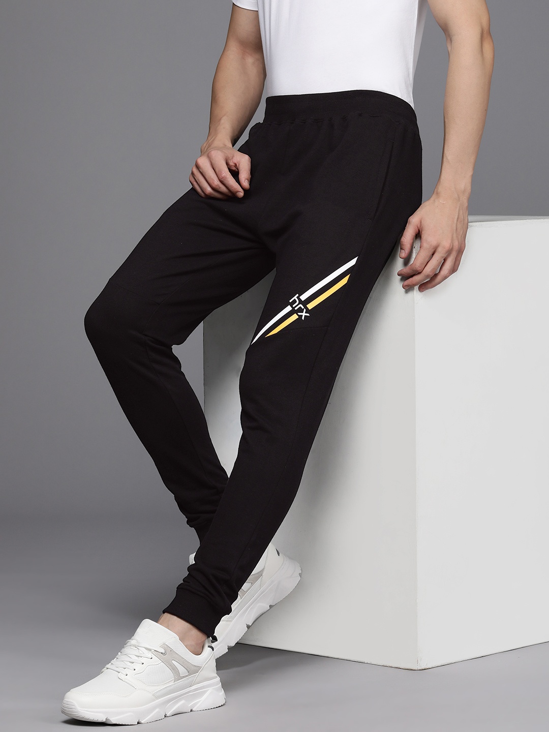 

HRX by Hrithik Roshan Men Lifestyle Self Design Regular Fit Joggers, Black