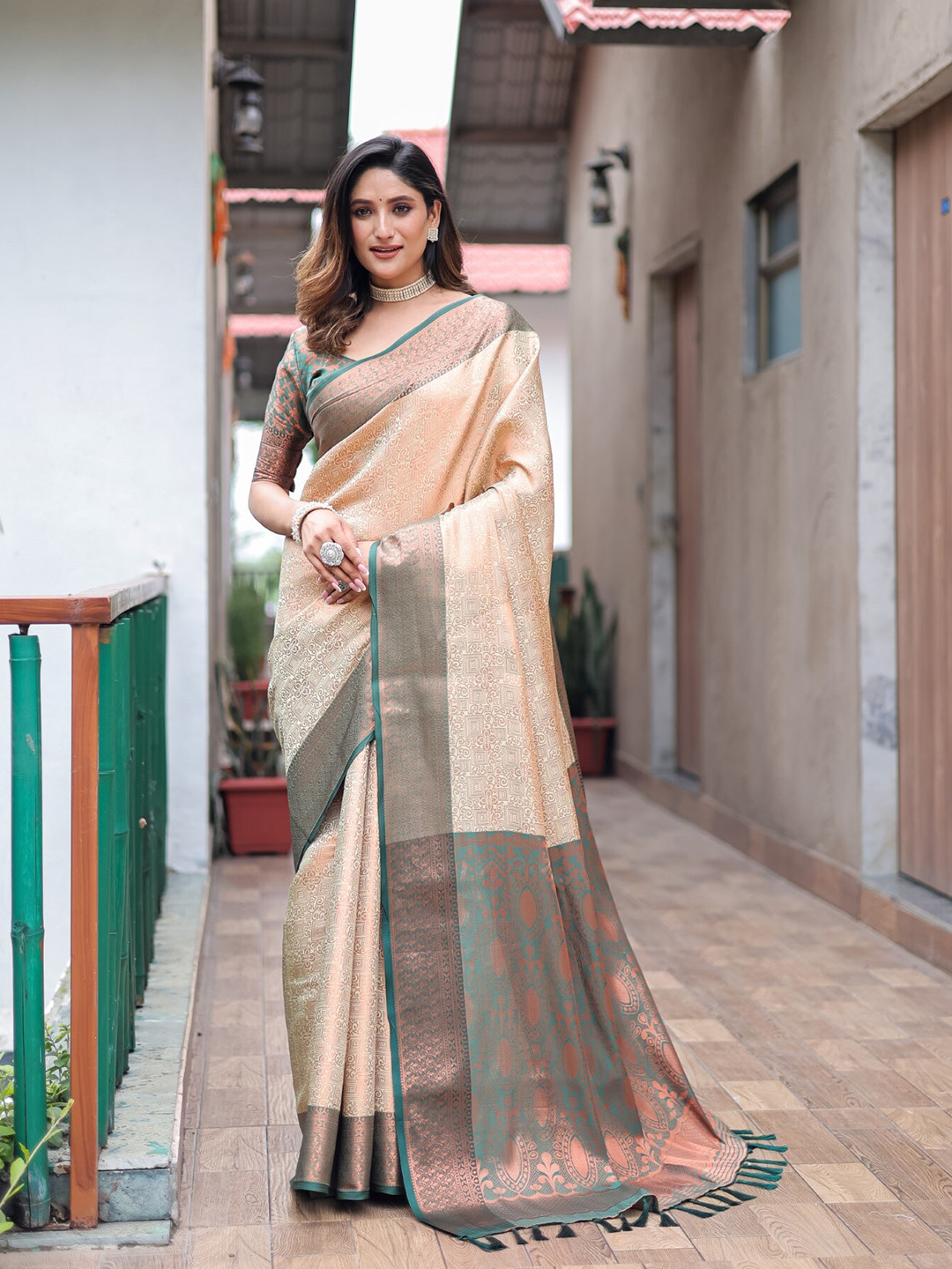

LeeliPeeri Designer Ethnic Motifs Zari Kanjeevaram Saree, Cream