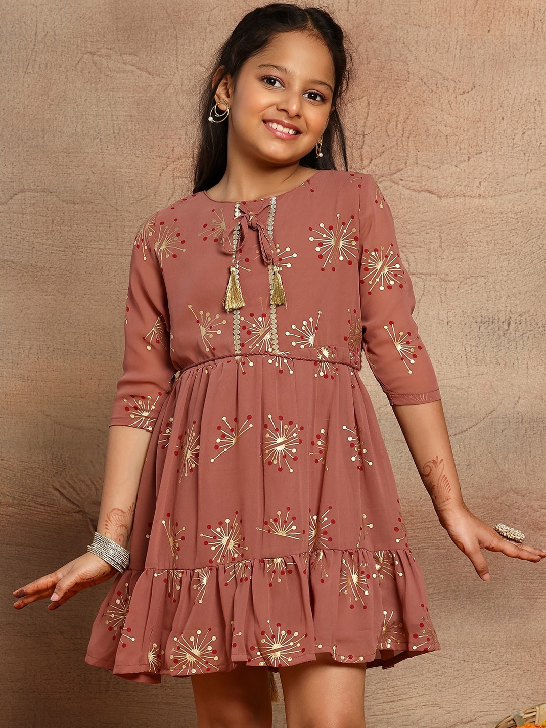 

Miss Indya Girls Floral Printed Thread Work Kurta, Pink