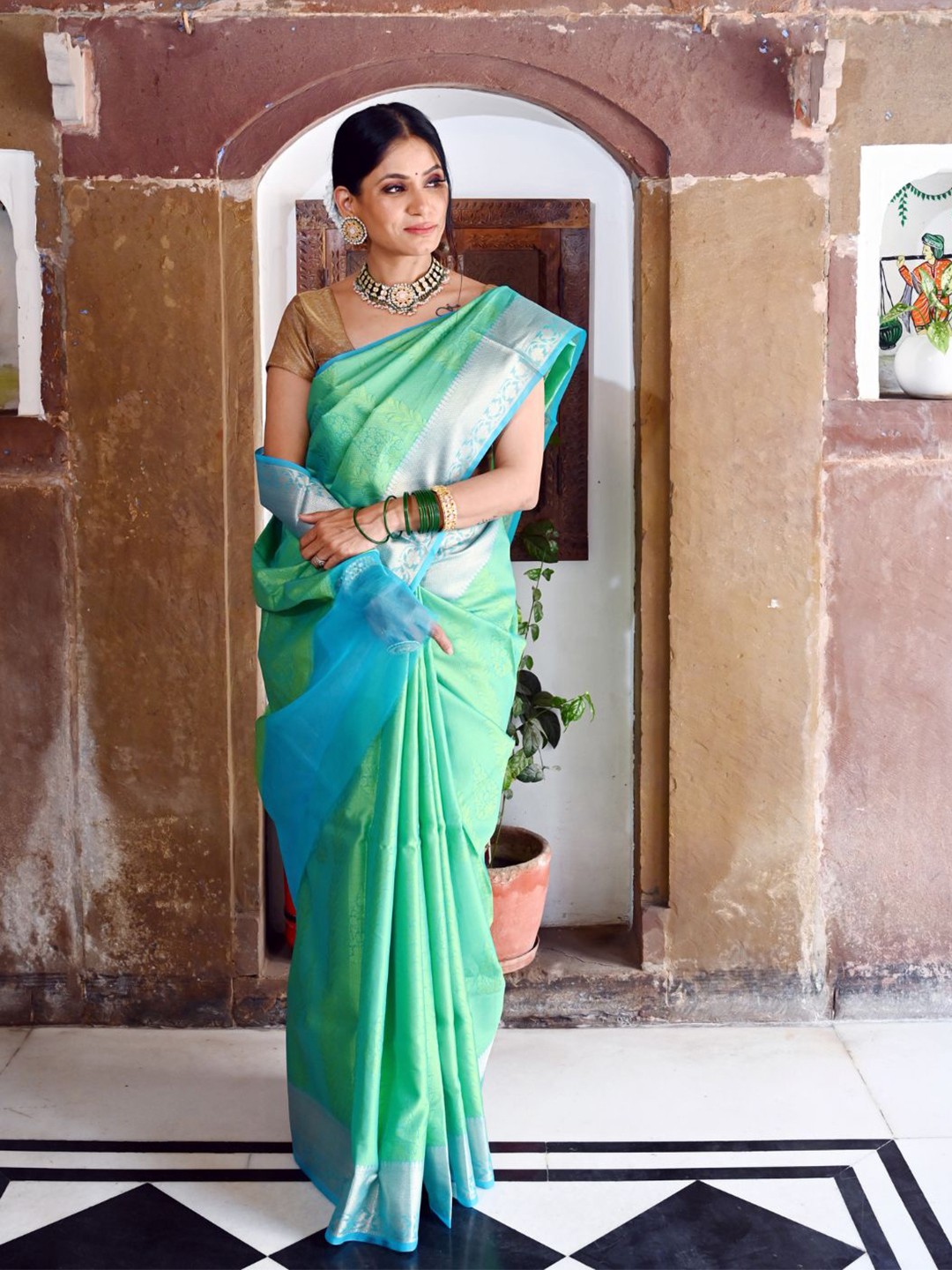 

Humairah Woven Design Zari Art Silk Saree, Green