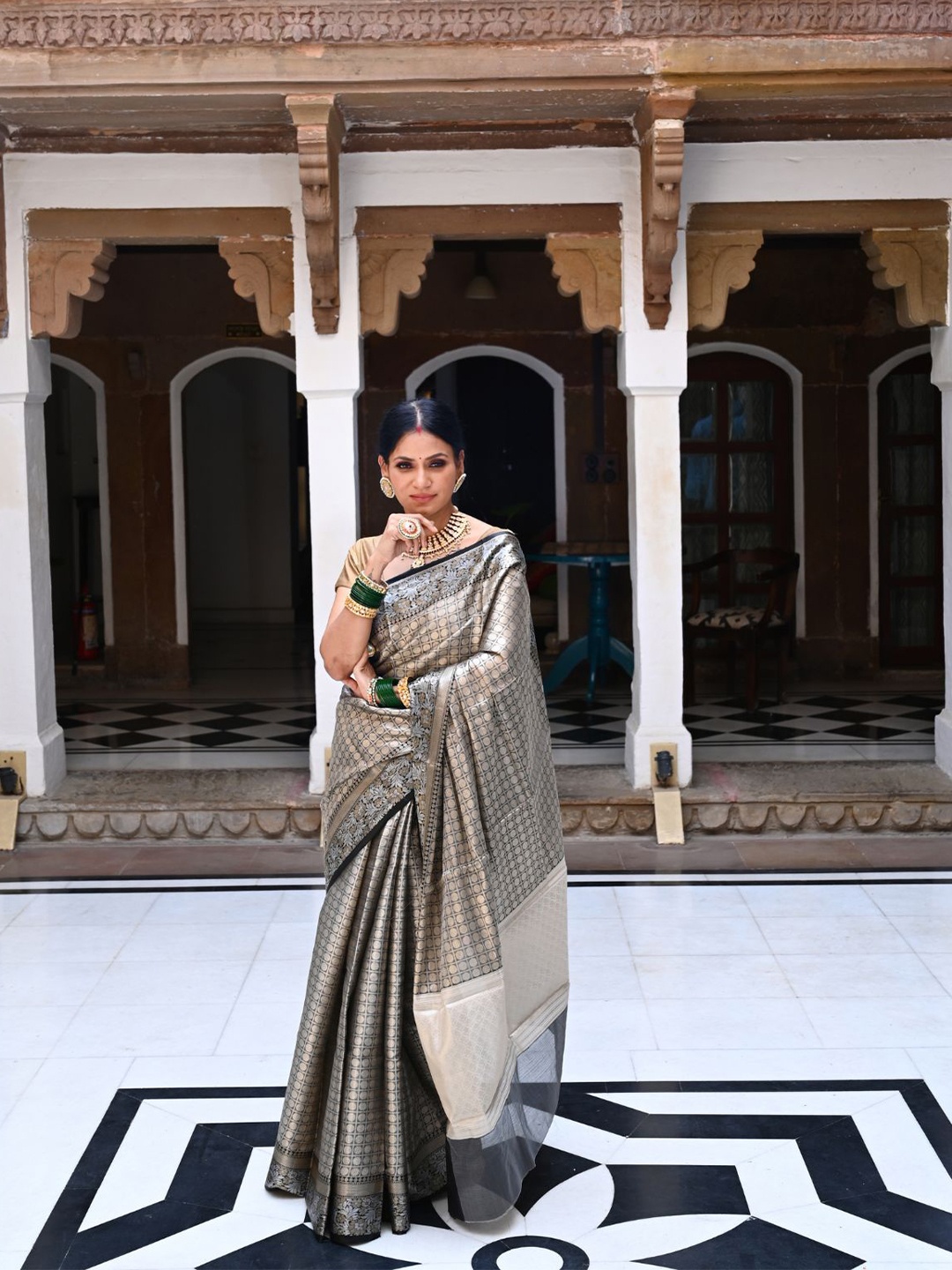 

Humairah Ethnic Motifs Woven Design Zari Banarasi Saree, Silver