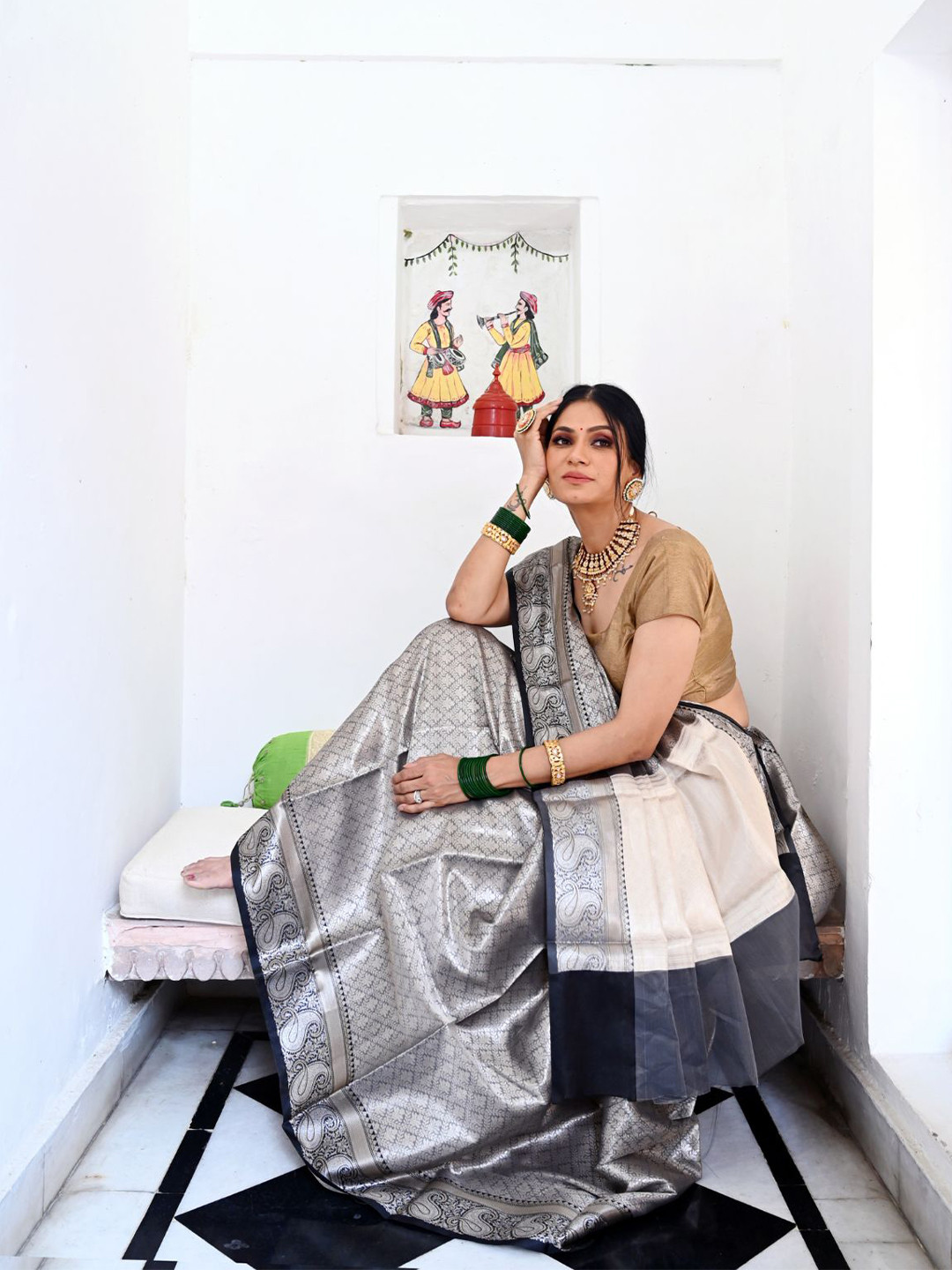 

Humairah Floral Zari Banarasi Saree, Silver