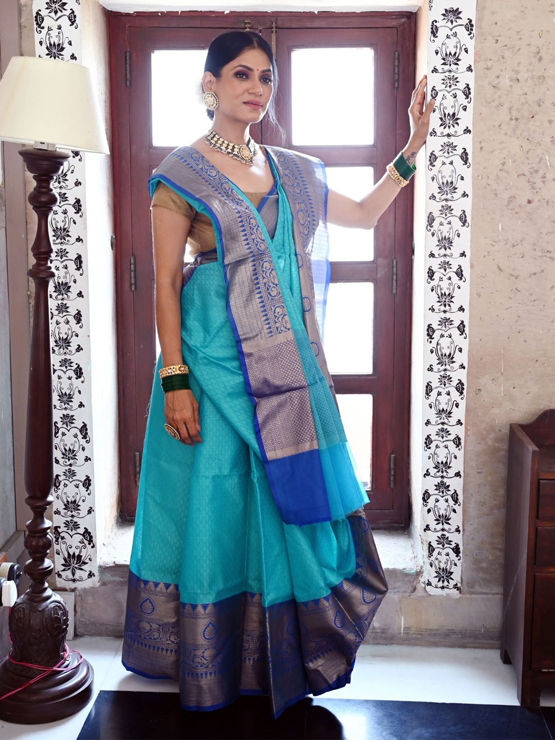 

Humairah Floral Woven Design Zari Art Silk Banarasi Saree, Turquoise blue