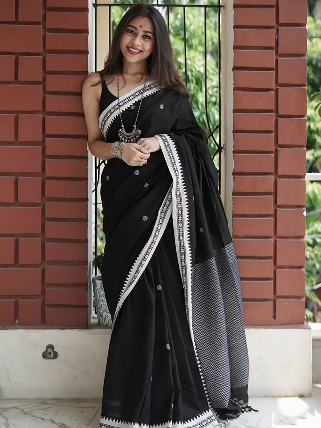 

Anjaneya Sarees Woven Design Zari Banarasi Saree, Black
