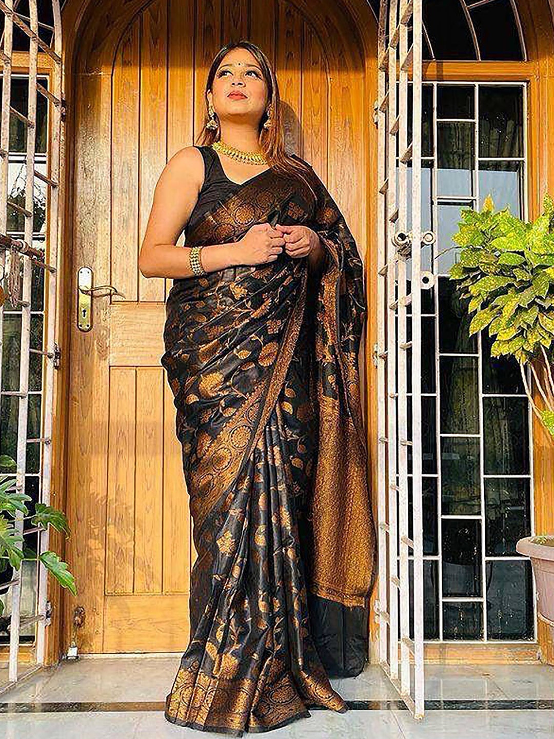 

Anjaneya Sarees Woven Design Zari Banarasi Saree, Black