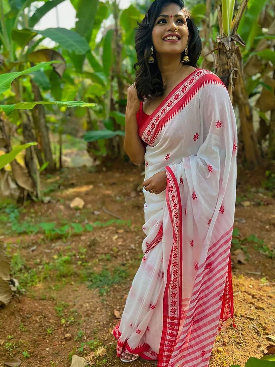 

Anjaneya Sarees Woven Design Banarasi Saree, White
