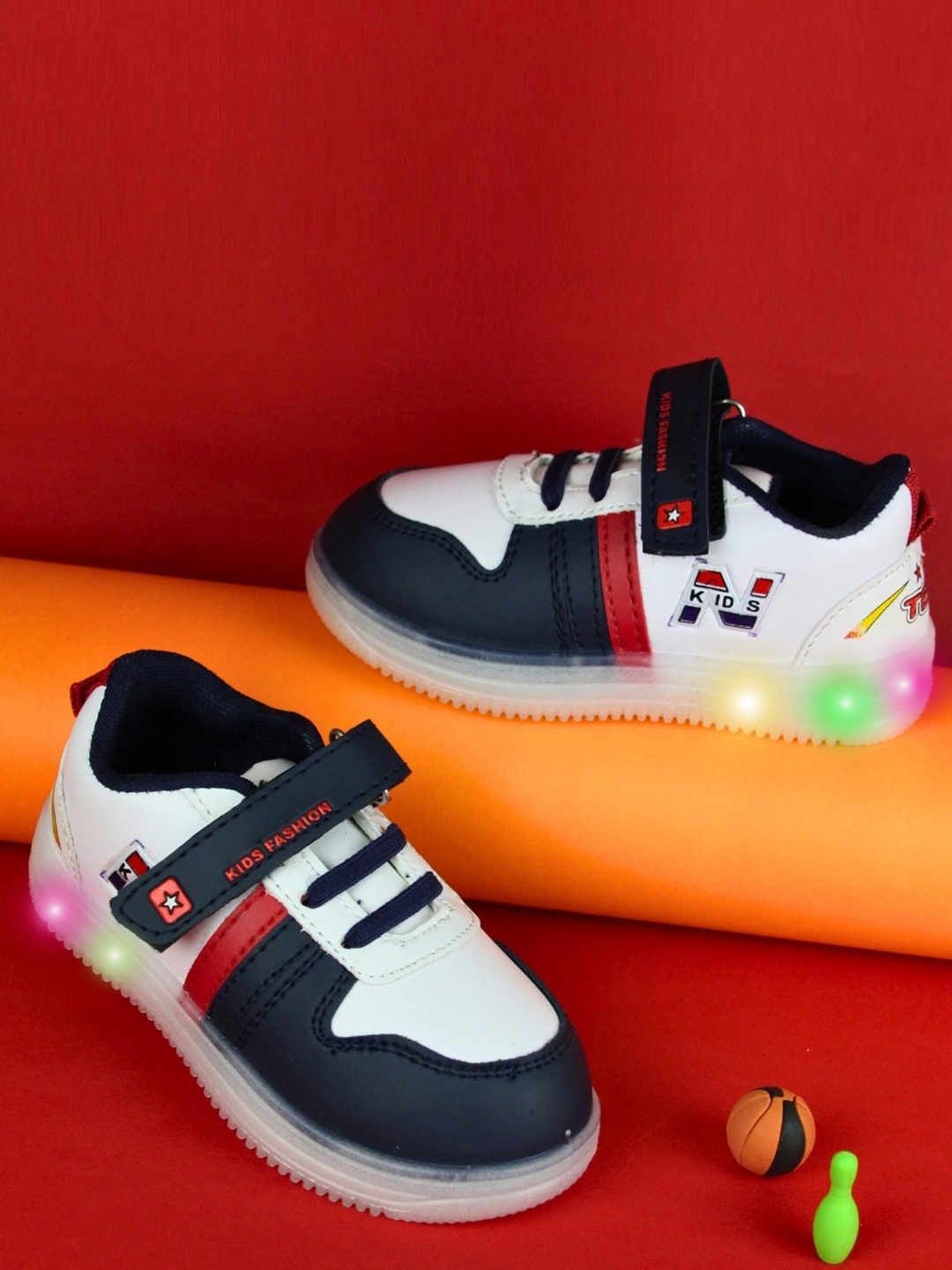 

BAESD Kids Colourblocked Lightweight LED Sneakers, Blue