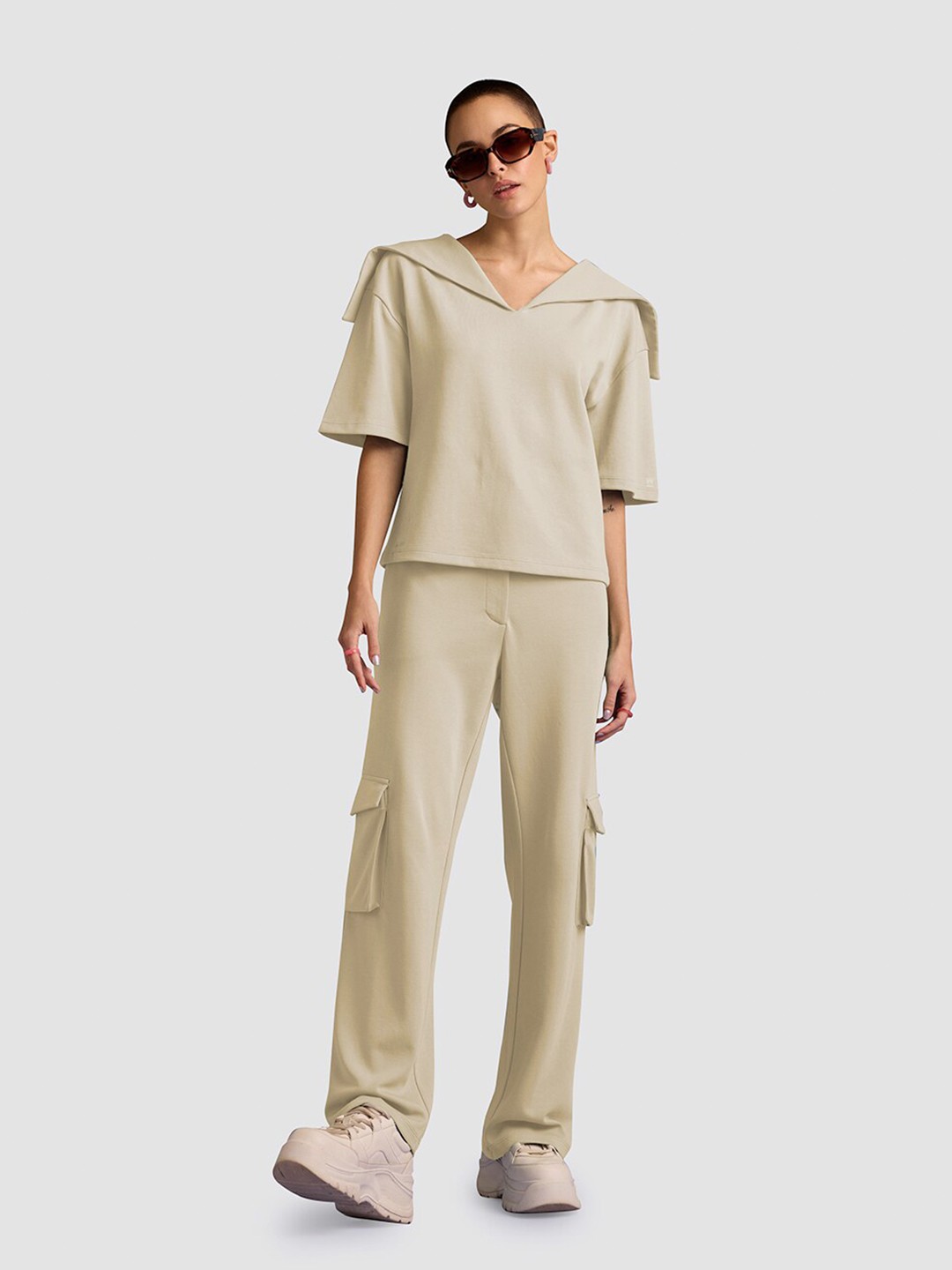 

Muvazo V-Neck Drop Shoulder Sleeves Regular Top, Off white
