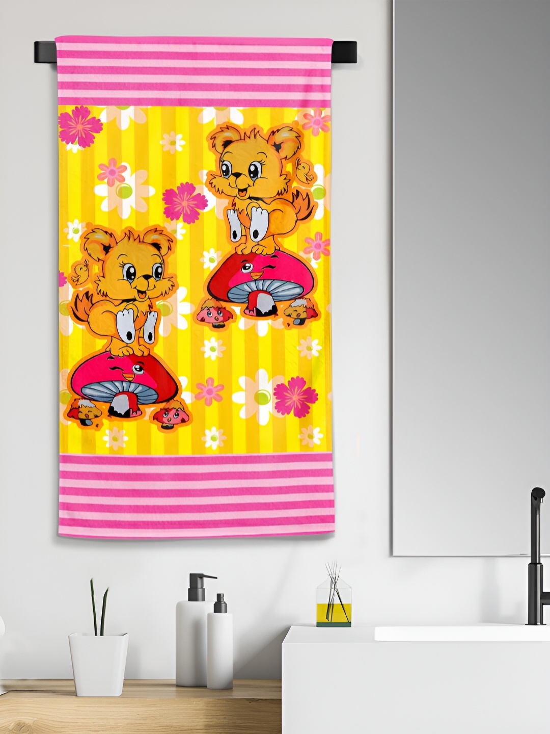 

Aura Yellow & Pink Printed Cotton 300 GSM Bath Towel