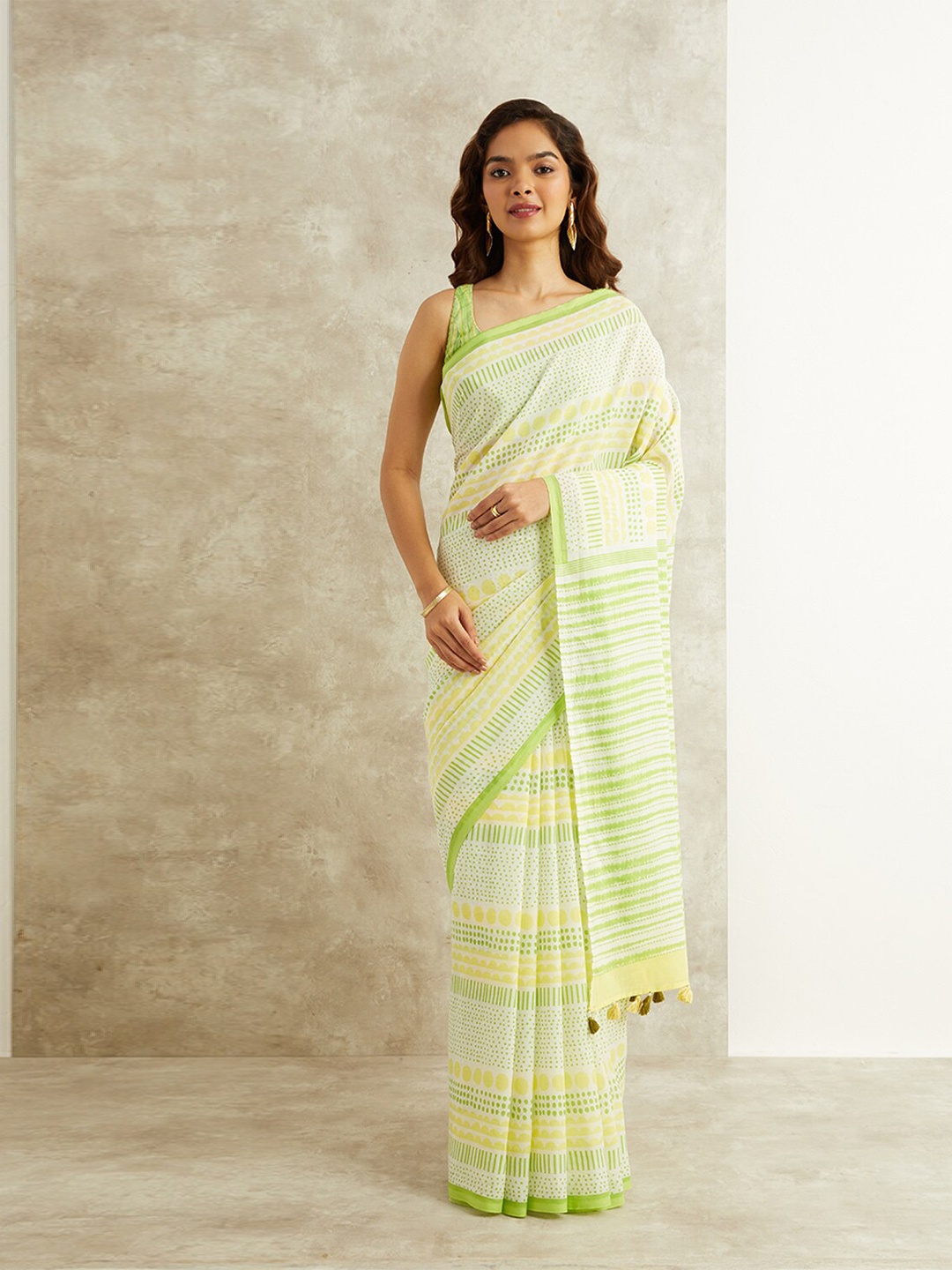 

Taneira Polka Dot Printed Saree, Yellow