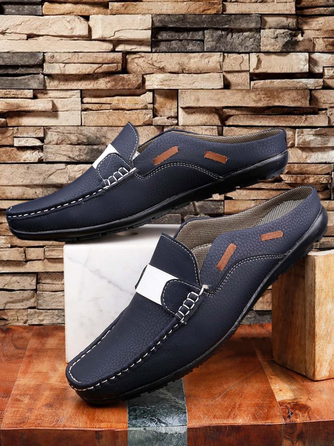 

Woakers Men Textured Round Toe Mule Sneakers, Blue