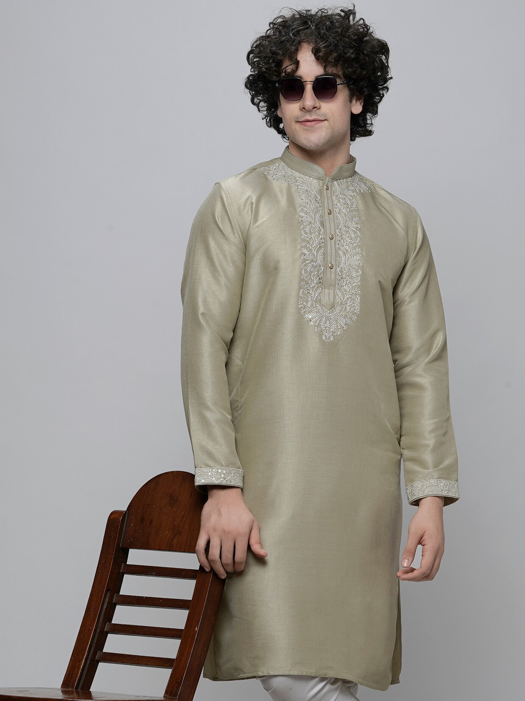 

MAAHI FABS Mandarin Collar Long Sleeves Thread Work Straight Cotton Kurta, Green