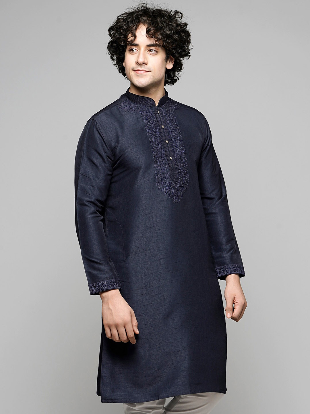 

MAAHI FABS Mandarin Collar Long Sleeves Thread Work Straight Cotton Kurta, Blue