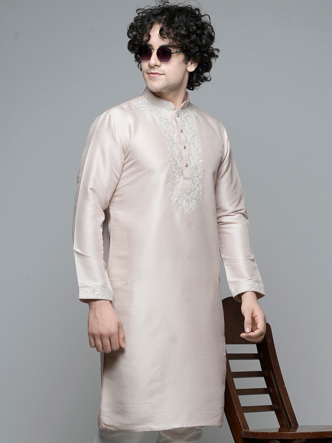 

MAAHI FABS Mandarin Collar Embroidered Pathani Kurta, Peach