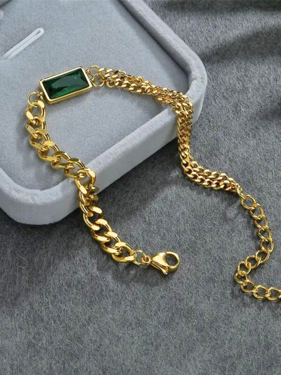 

SALVE Women Emerald Studded Link Bracelet, Gold