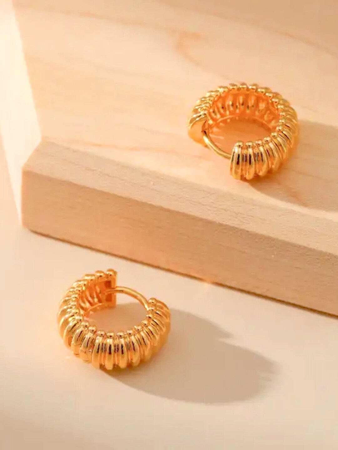 

SALVE Circular Hoop Earrings, Gold