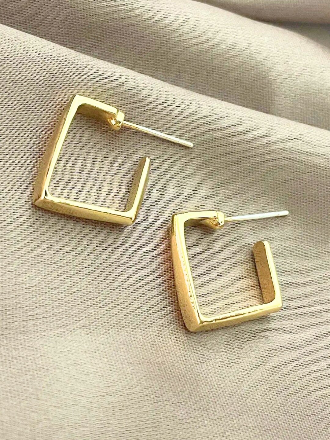 

SALVE Geometric Hoop Earrings, Gold