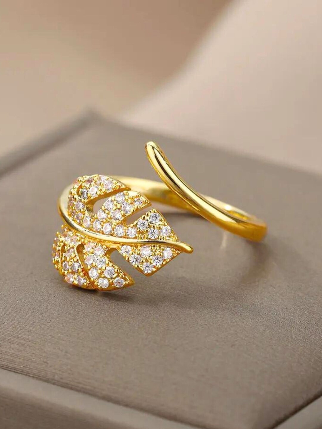 

SALVE Gold-Plated Stainless Steel Cubic Zirconia Studded Adjustable Finger Ring