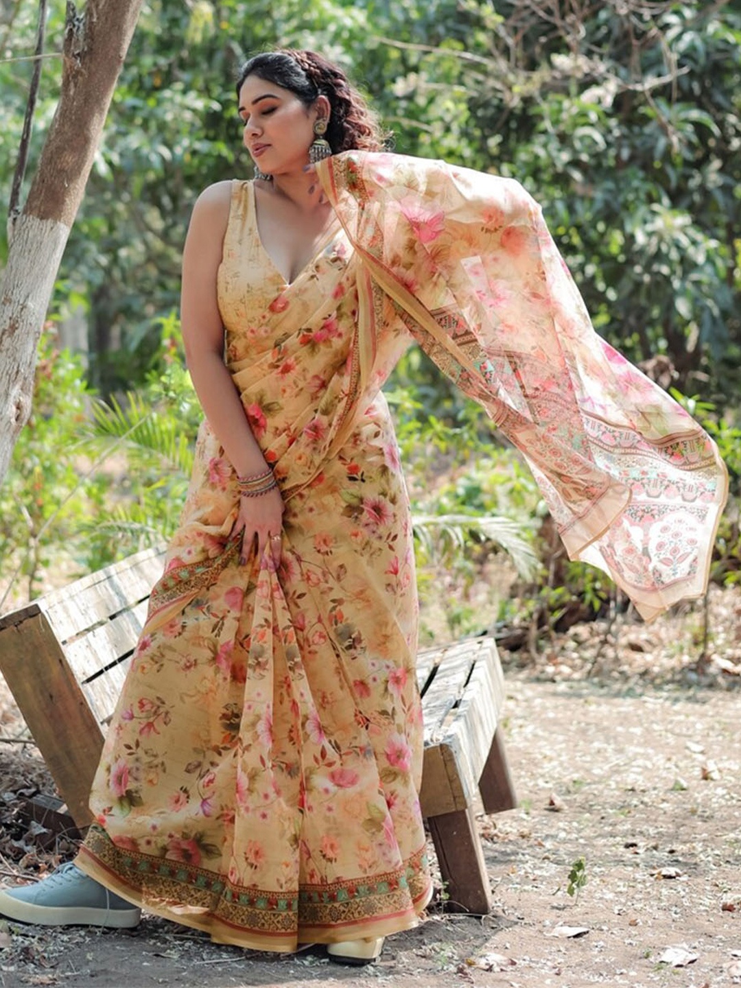 

MIRCHI FASHION Floral Printed Zari Organza Saree, Yellow