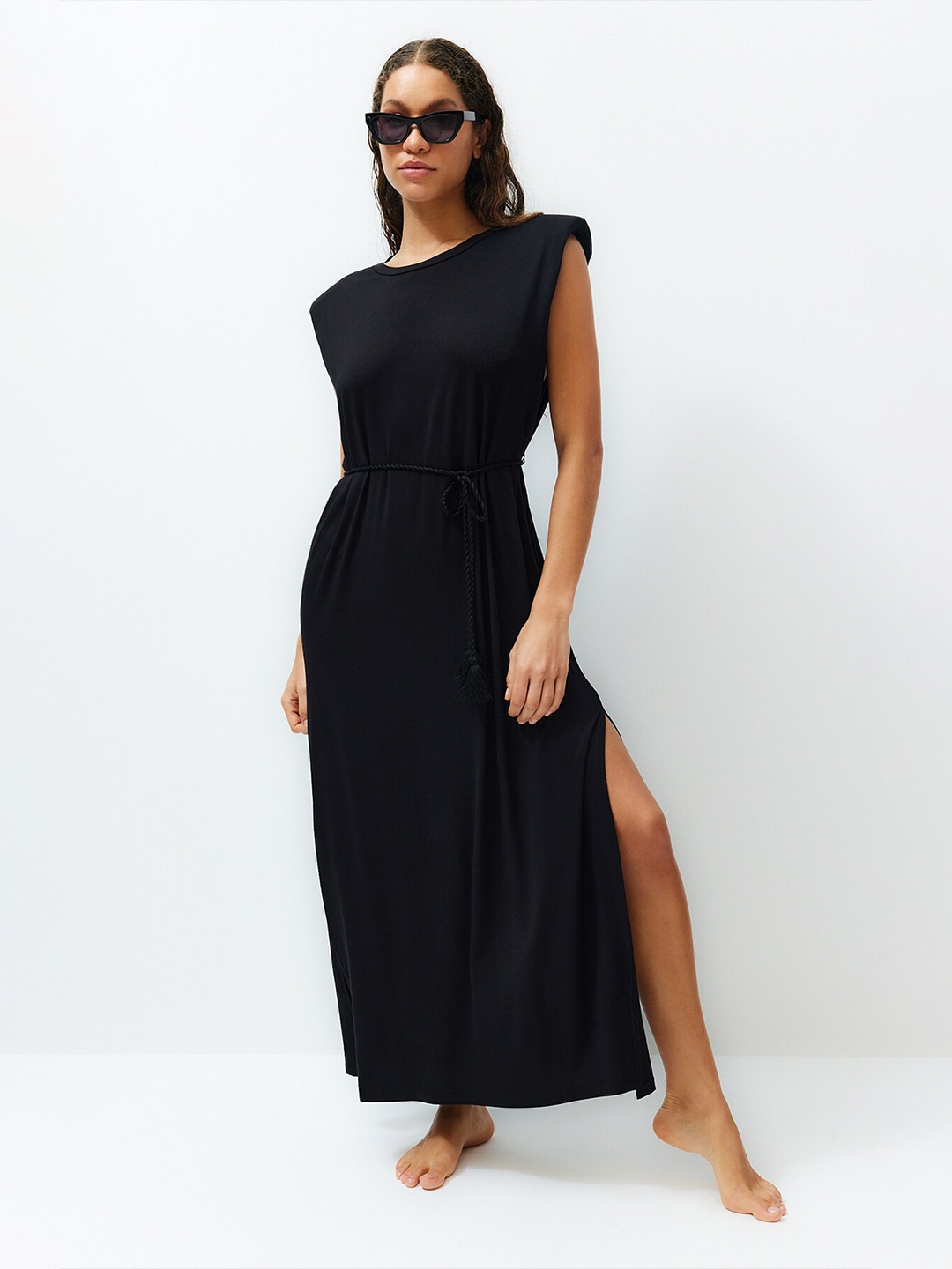 

Trendyol Round Neck Fit And Flare Maxi Dress, Na