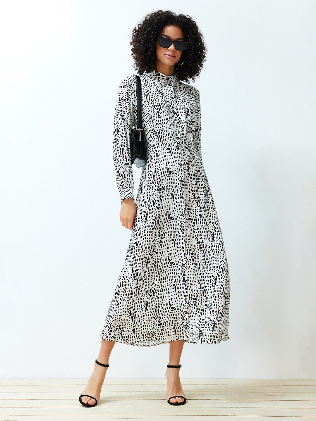 

Trendyol Abstract Printed Long Sleeves Fit & Flare Midi Dress, White