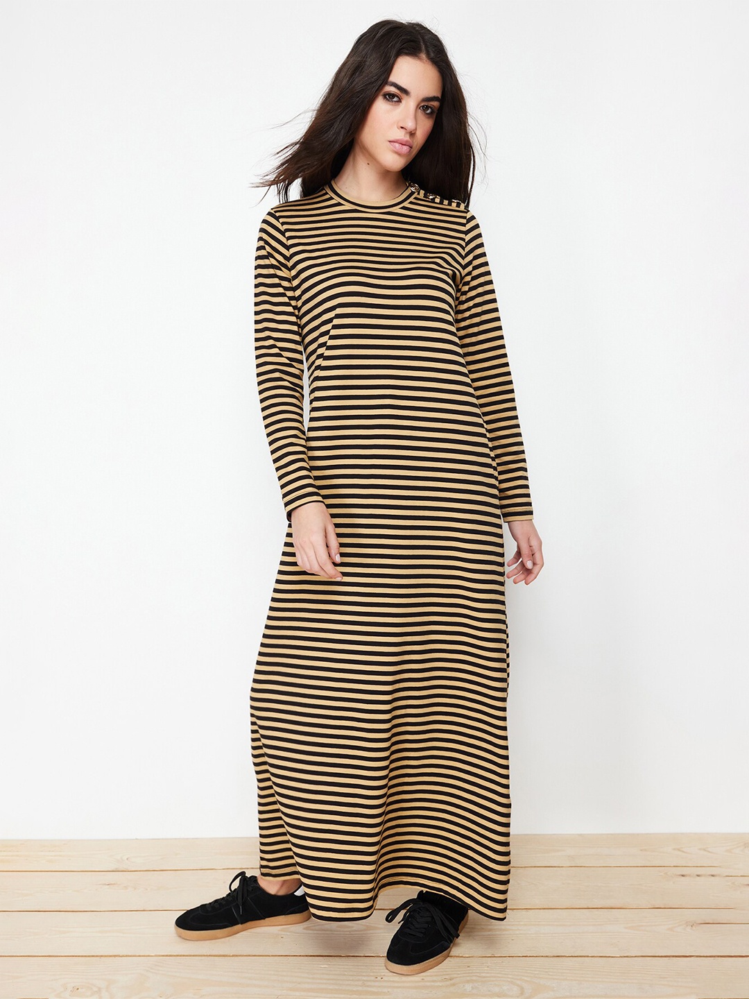 

Trendyol Horizontal Striped Round Neck Long Sleeves Maxi Dress, Mustard