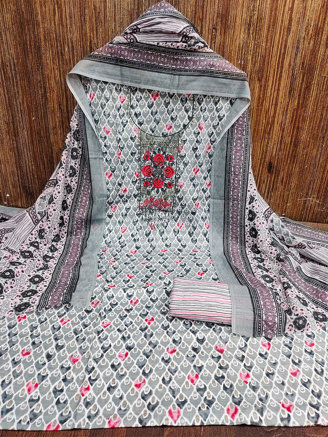 

KALINI Ethnic Motifs Printed Pure Cotton Sequinned Unstitched Dress Material, Green
