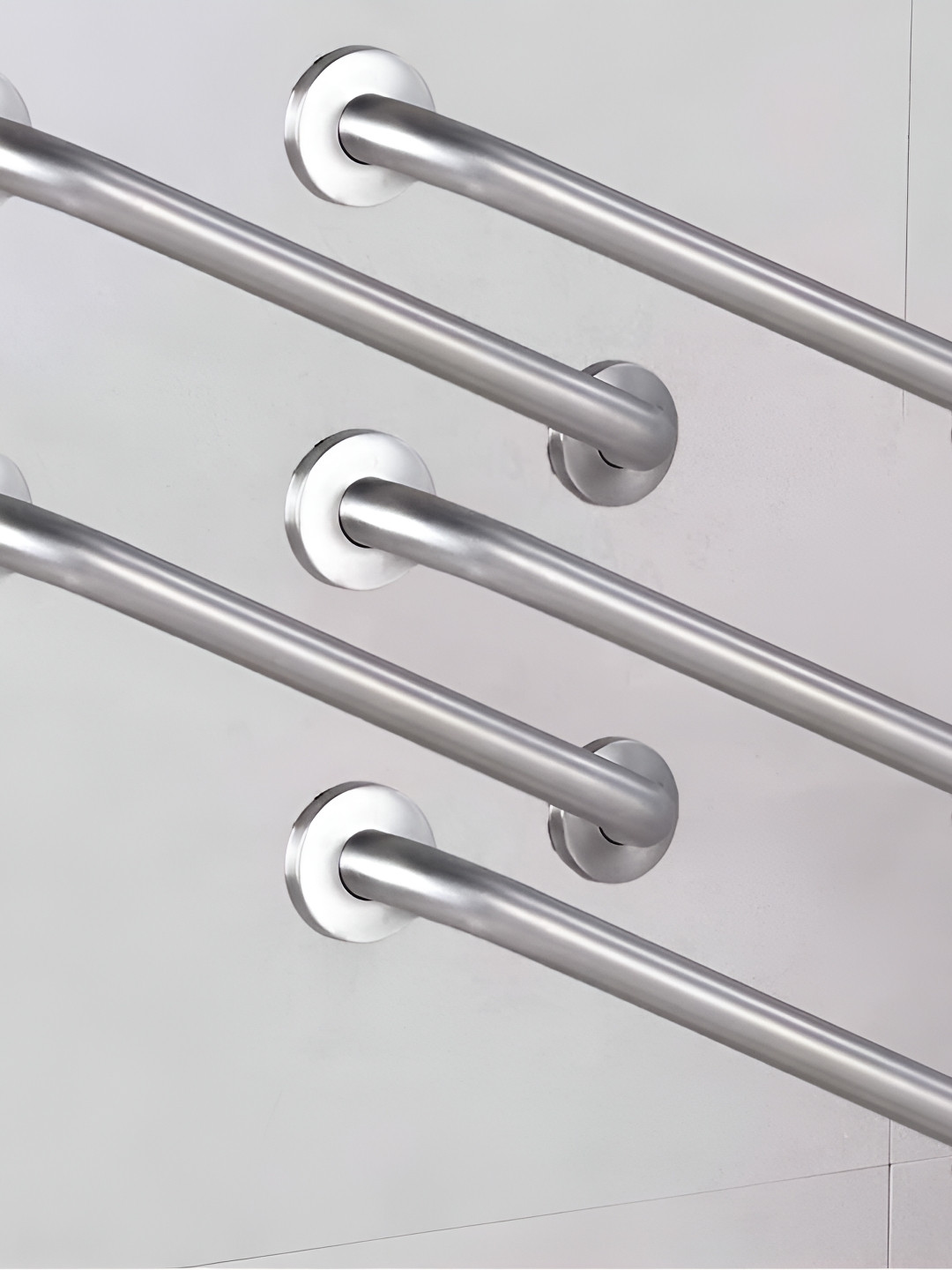 

MLD Silver toned 5 piece Stainless Steel Towel Holder