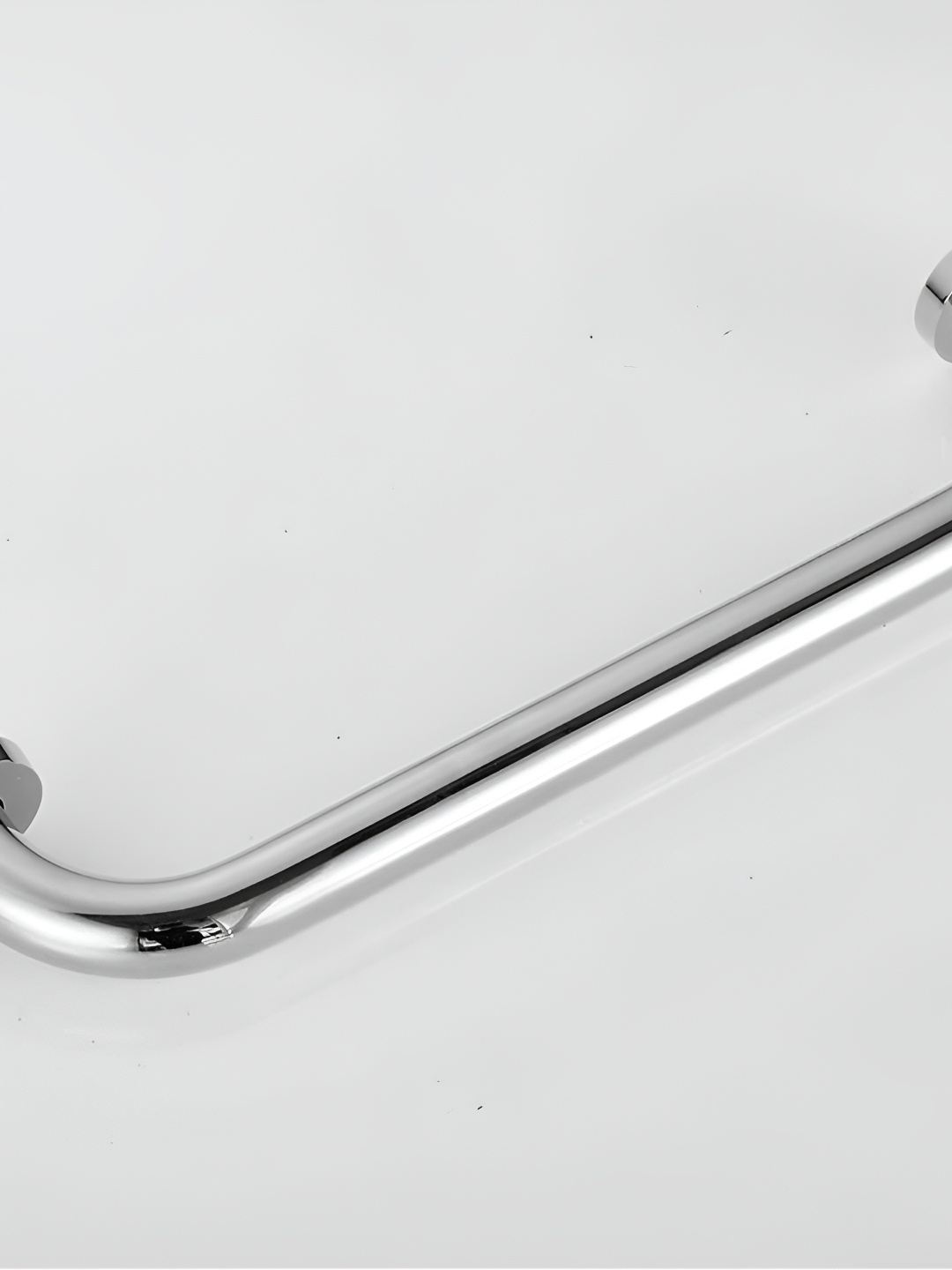 

MLD Silver toned Stainless Steel Towel Holder