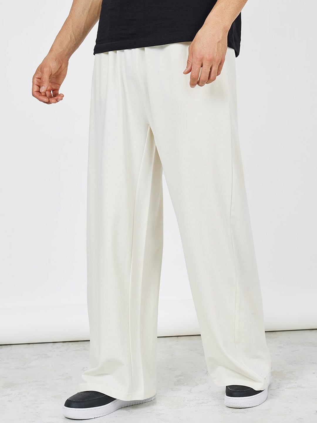 

Styli Men Cream-Coloured Flared-Fit Mid-Rise Wide Legged Cotton Terry Track Pants