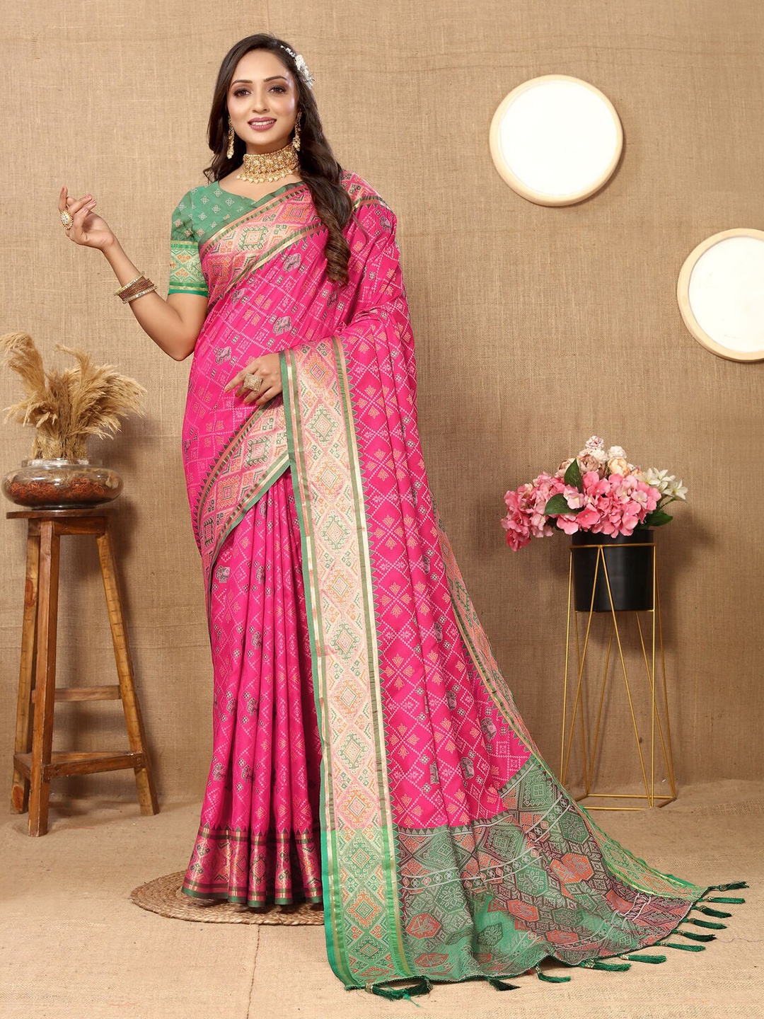 

CATCHY FOREVER Woven Design Zari Silk Blend Patola Saree, Pink